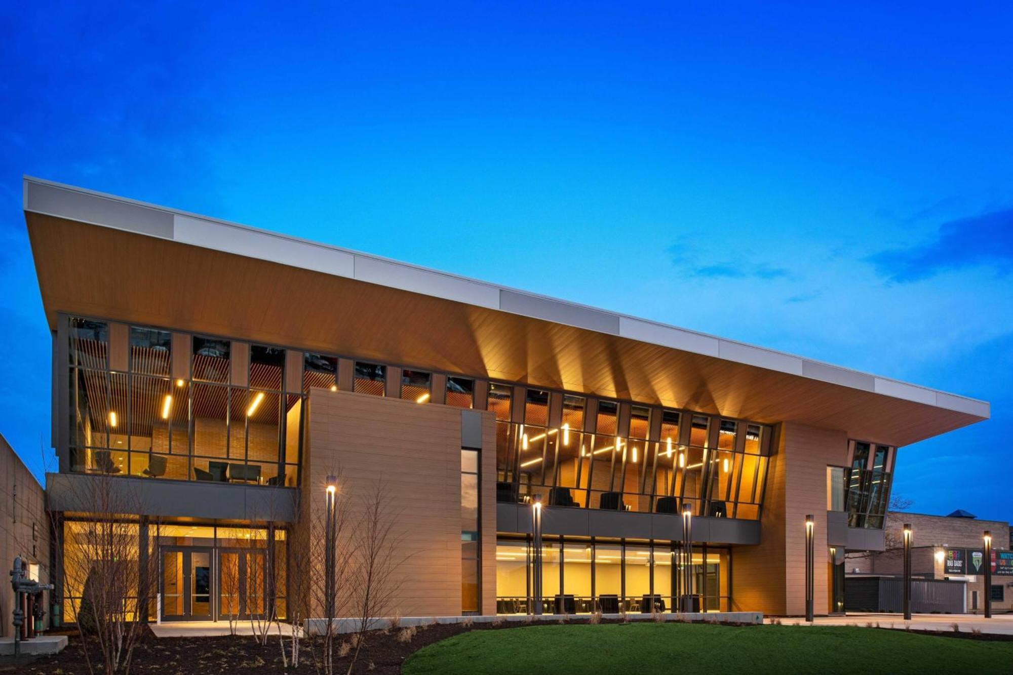 Delta Hotels By Marriott Muskegon Convention Center Exterior photo